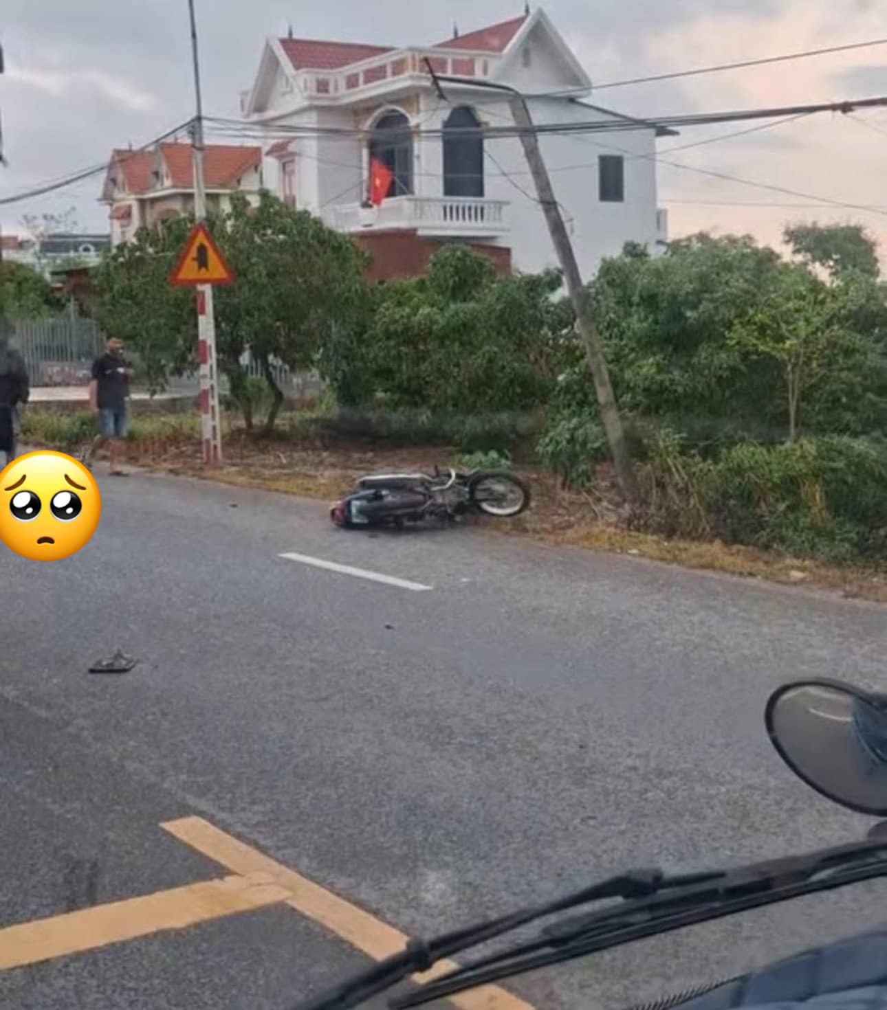 Uống rượu say, tài xế xe khách tông nát nhiều xe máy, một xe con khiến 2 người tử vong Uống rượu say, tài xế xe khách tông nát nhiều xe máy, một xe con khiến 2 người tử vong