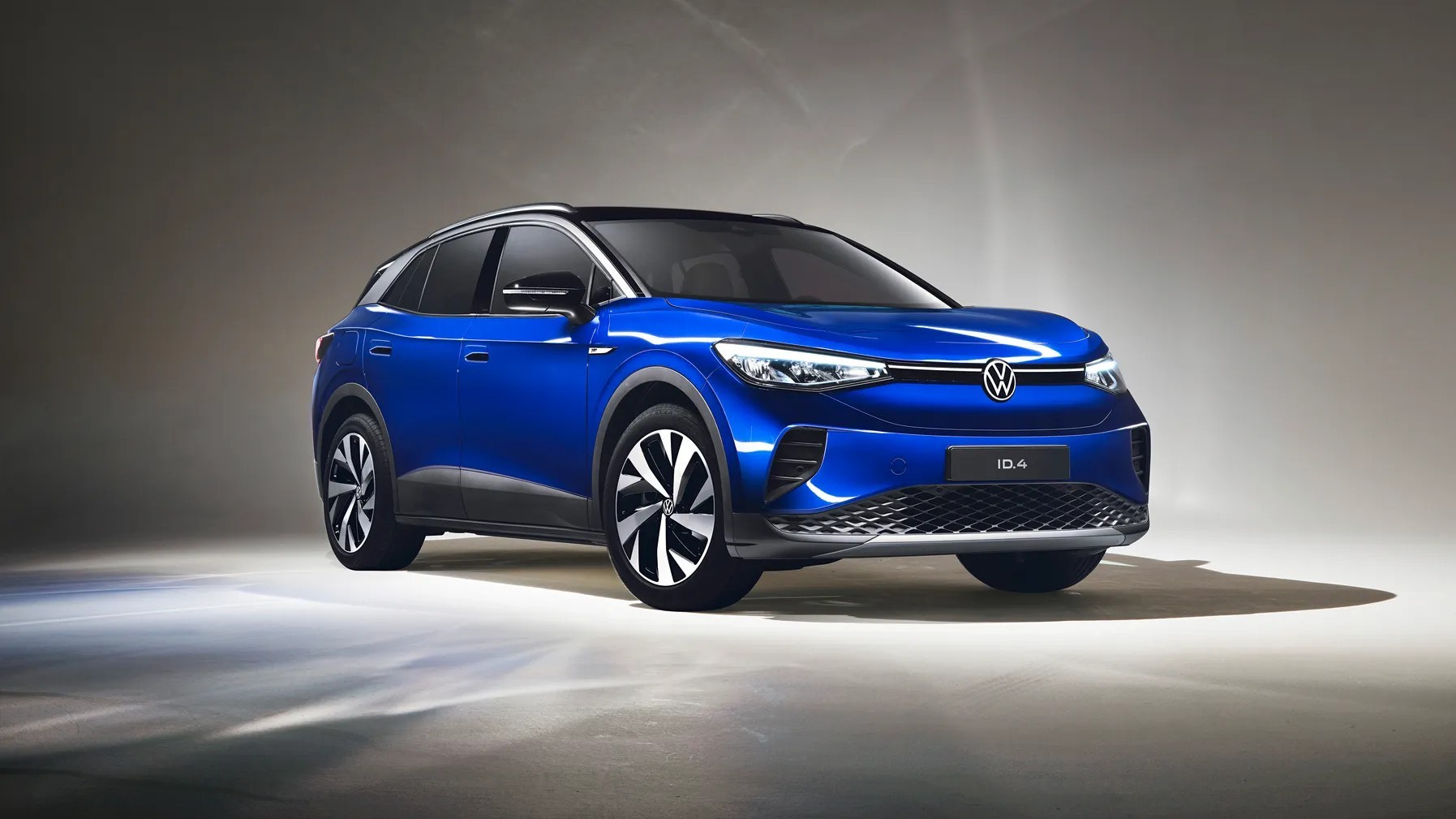 ID.4 bất ngờ xuất hiện cạnh lá cờ Việt Nam, xe điện Volkswagen sắp đổ bộ?