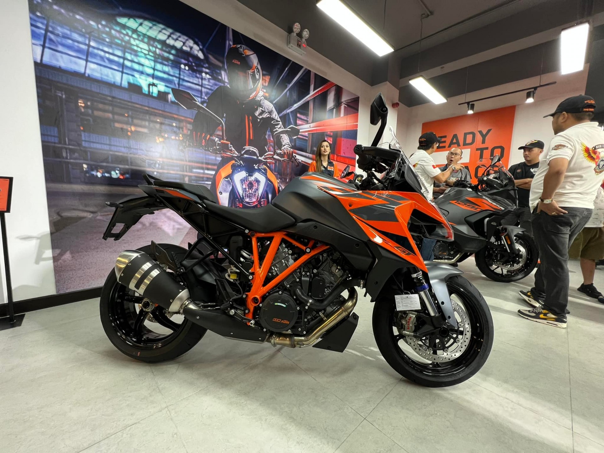 Husqvarna và KTM đóng cửa toàn bộ showroom, sắp rút khỏi thị trường Việt Nam KTM đóng cửa toàn bộ showroom