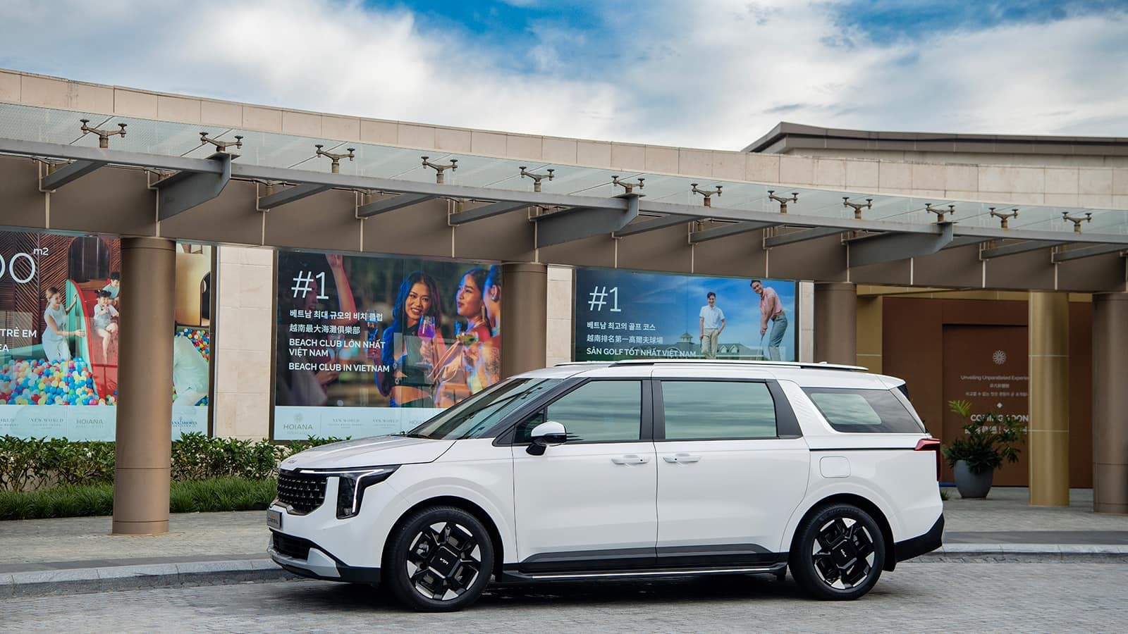 Kia Carnival giảm giá