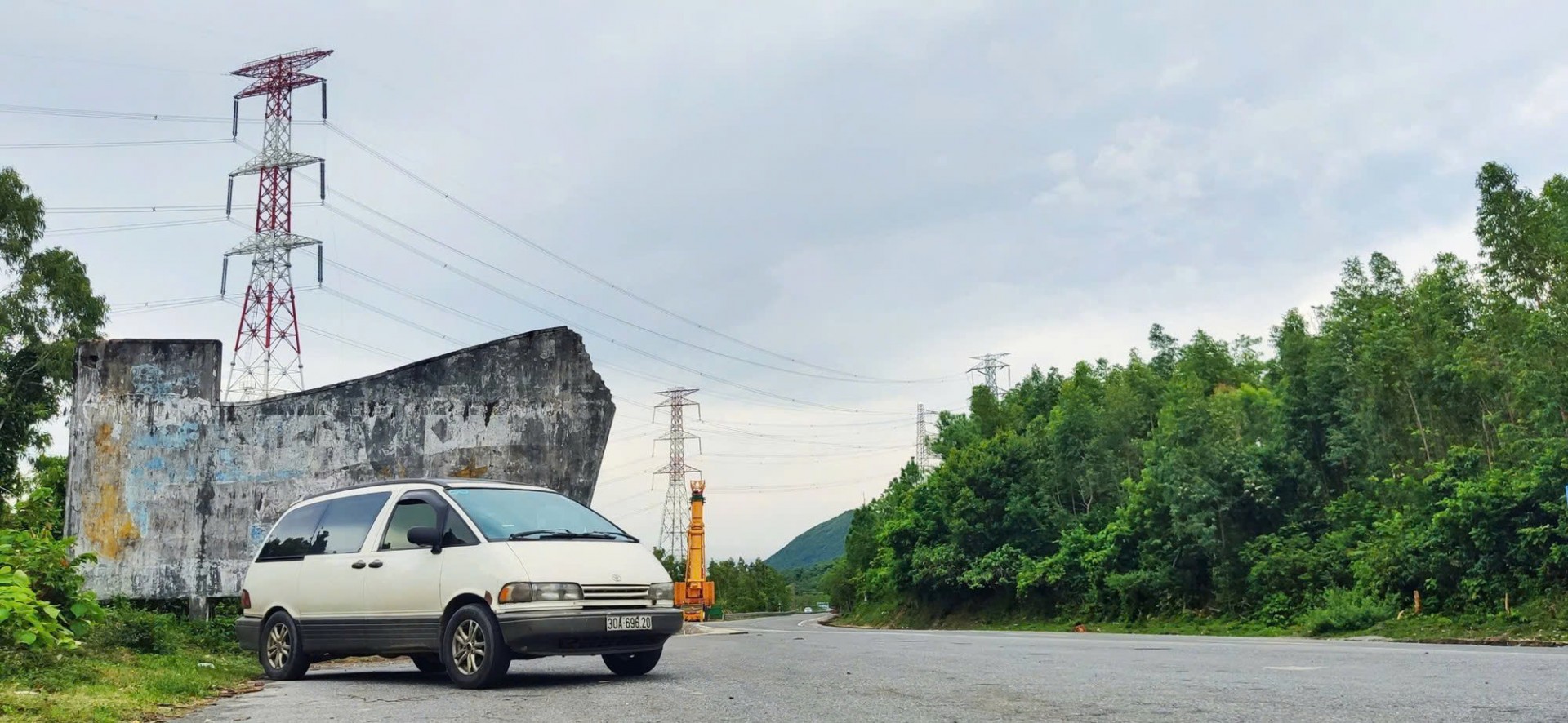 'Nồi đồng cối đá' Toyota Previa – 35 tuổi vẫn lên rừng xuống biển Toyota Previa sản xuất năm 1990