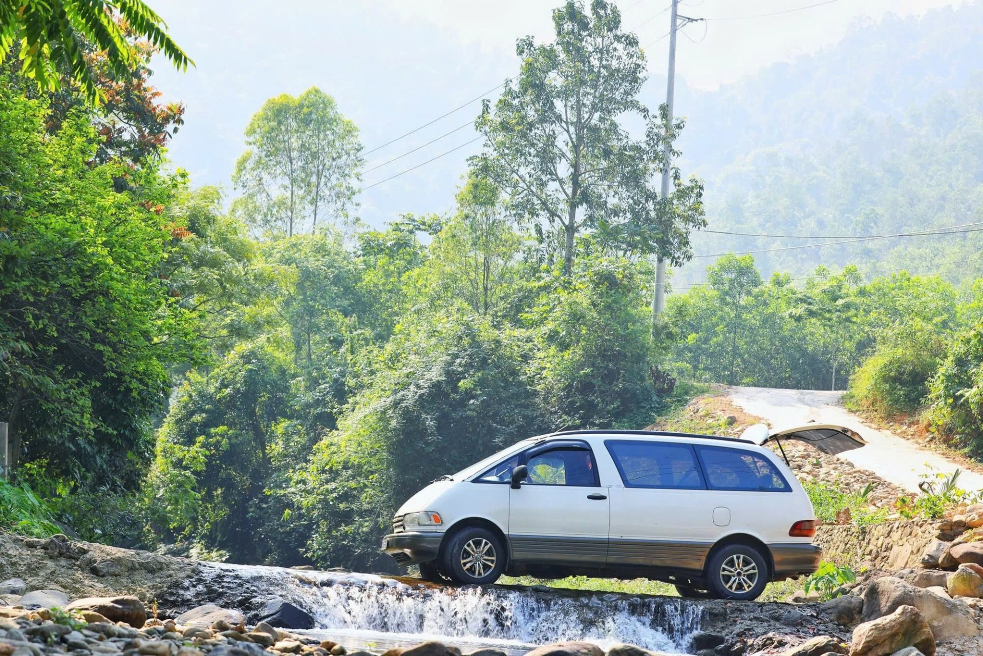 'Nồi đồng cối đá' Toyota Previa – 35 tuổi vẫn lên rừng xuống biển Toyota Previa sản xuất năm 1990