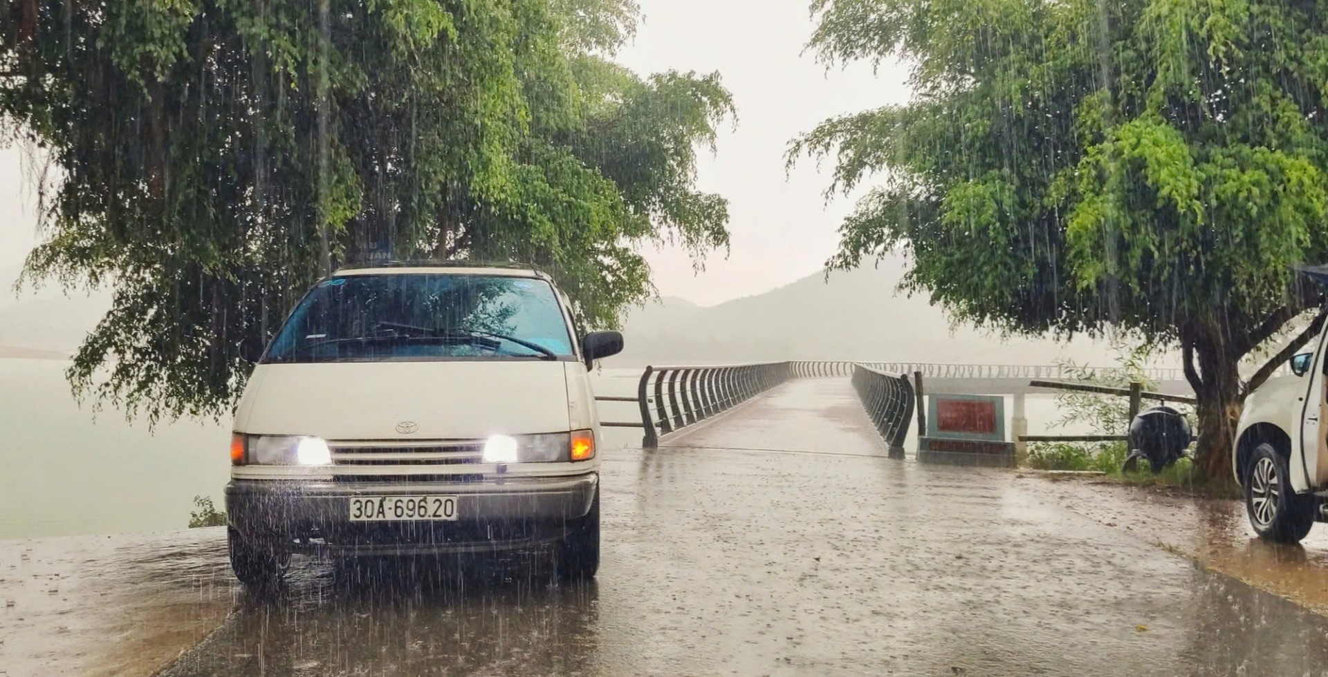 'Nồi đồng cối đá' Toyota Previa – 35 tuổi vẫn lên rừng xuống biển Toyota Previa sản xuất năm 1990