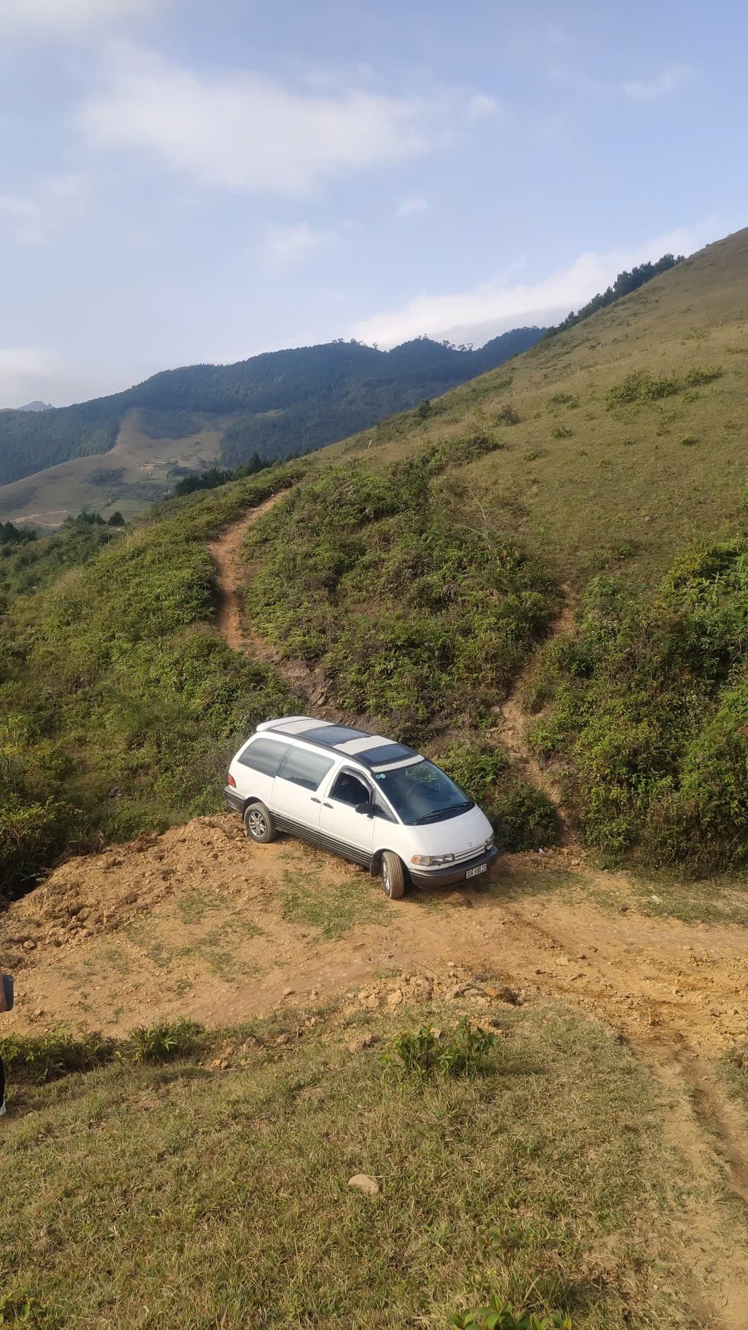 'Nồi đồng cối đá' Toyota Previa – 35 tuổi vẫn lên rừng xuống biển Toyota Previa sản xuất năm 1990