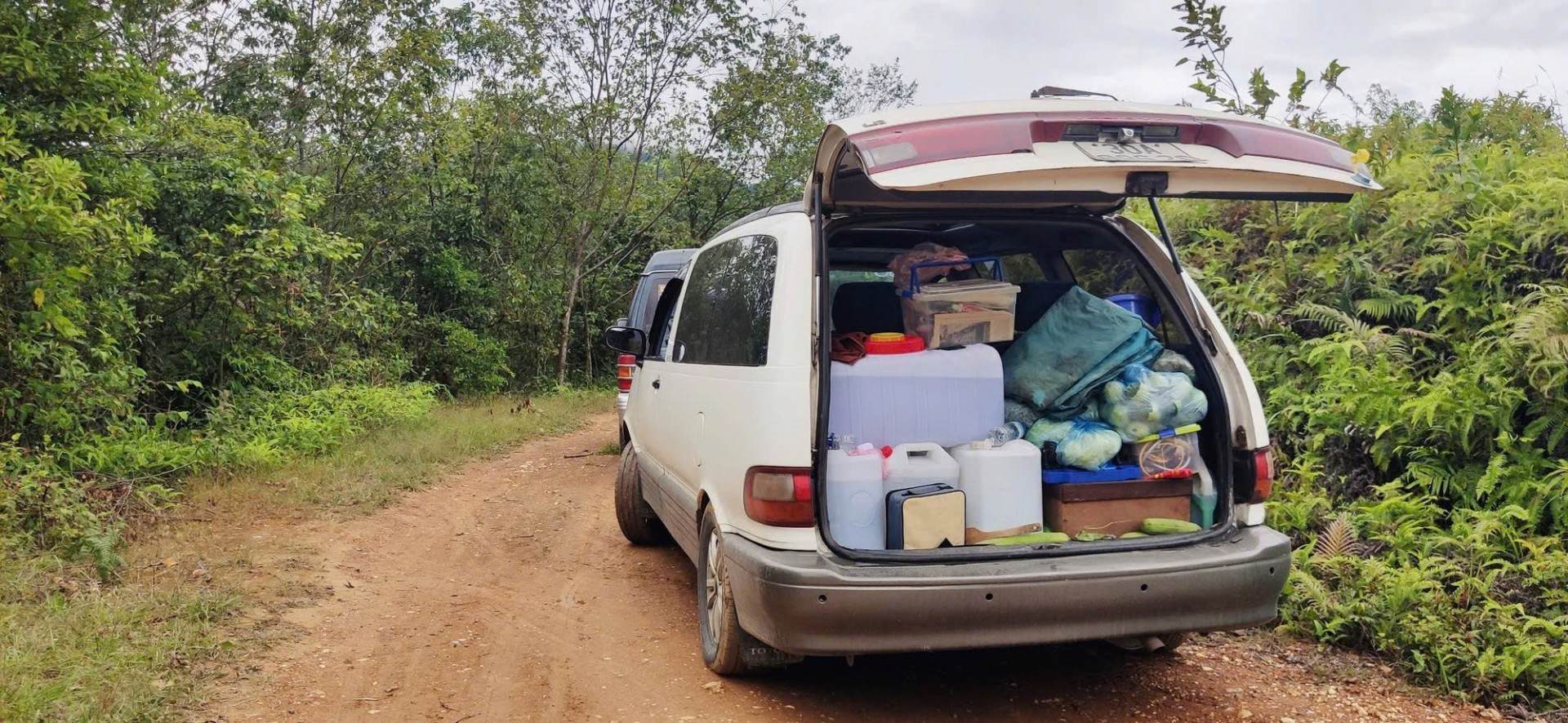 'Nồi đồng cối đá' Toyota Previa – 35 tuổi vẫn lên rừng xuống biển