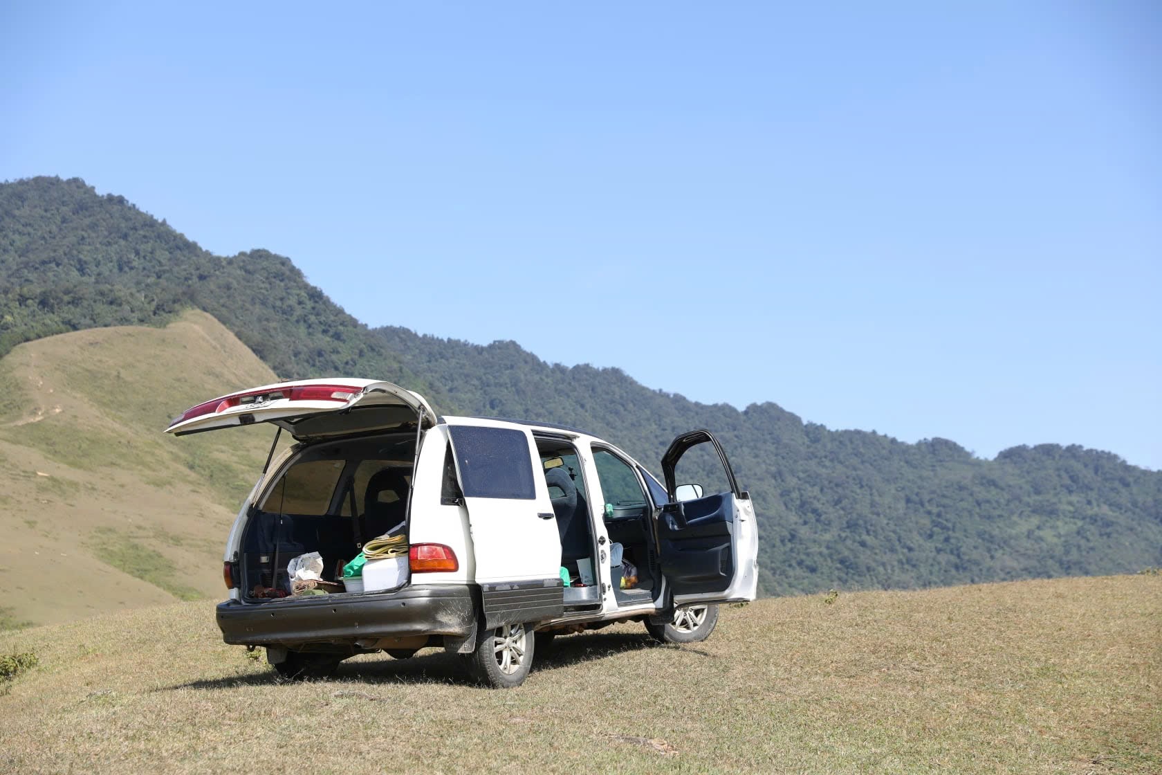 'Nồi đồng cối đá' Toyota Previa – 35 tuổi vẫn lên rừng xuống biển