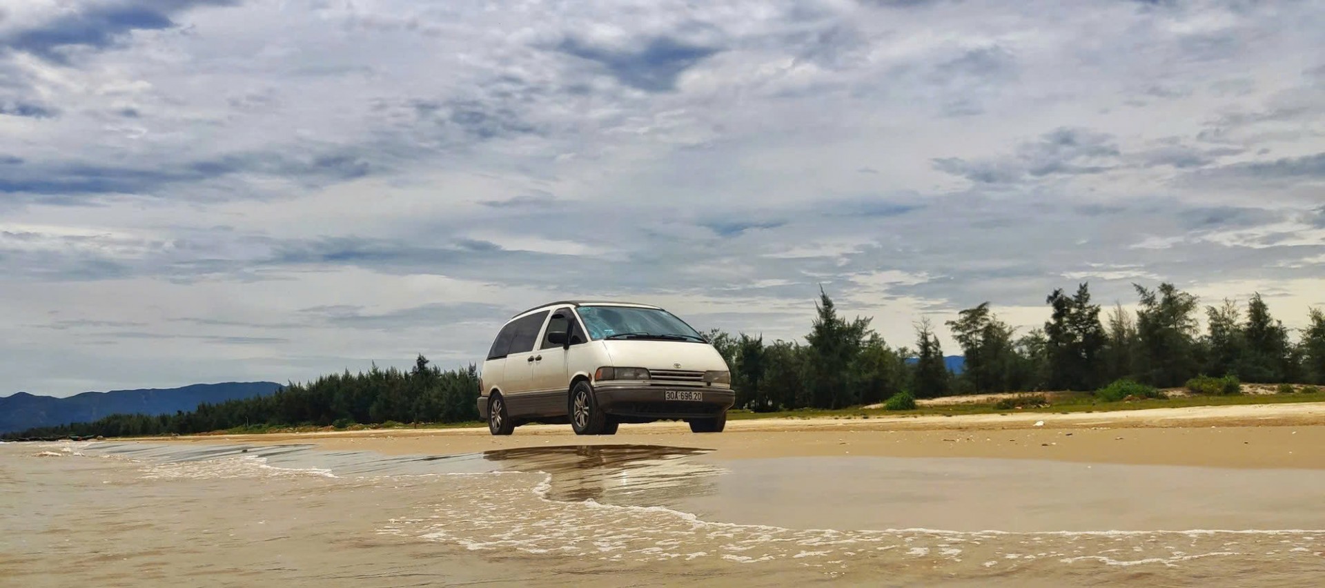 'Nồi đồng cối đá' Toyota Previa – 35 tuổi vẫn lên rừng xuống biển