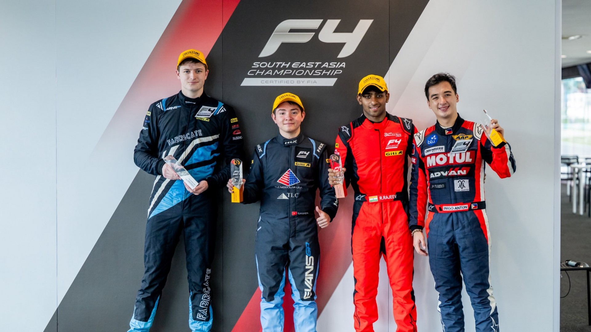 Tay đua Việt thắng chặng mở màn Giải đua xe F4 Vô địch Đông Nam Á một cách tuyệt đối