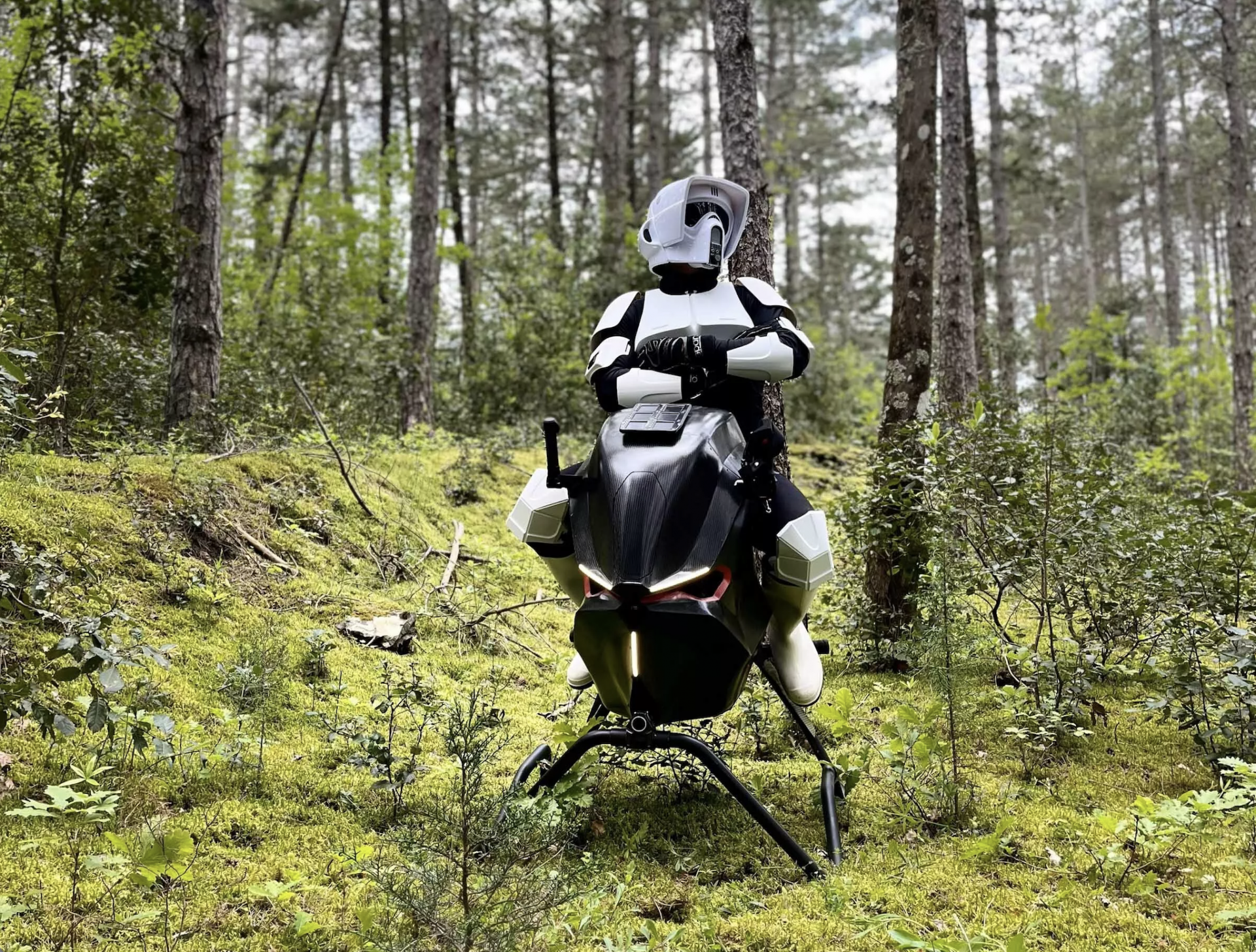 Xe bay phản lực Volonaut Airbike ra mắt, tốc độ 200 km/h, như trong phim Star Wars