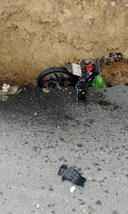 Ô tô lật do đường sụt lún ở cầu Hoà Bình, Tây Ninh Ô tô lật do đường sụt lún ở cầu Hoà Bình, Tây Ninh