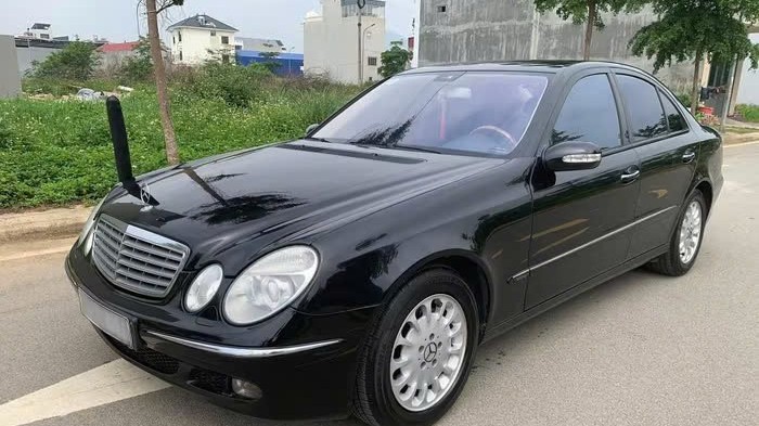 Mercedes-Benz E240 21 tuổi bán giá rẻ ngang Honda SH
