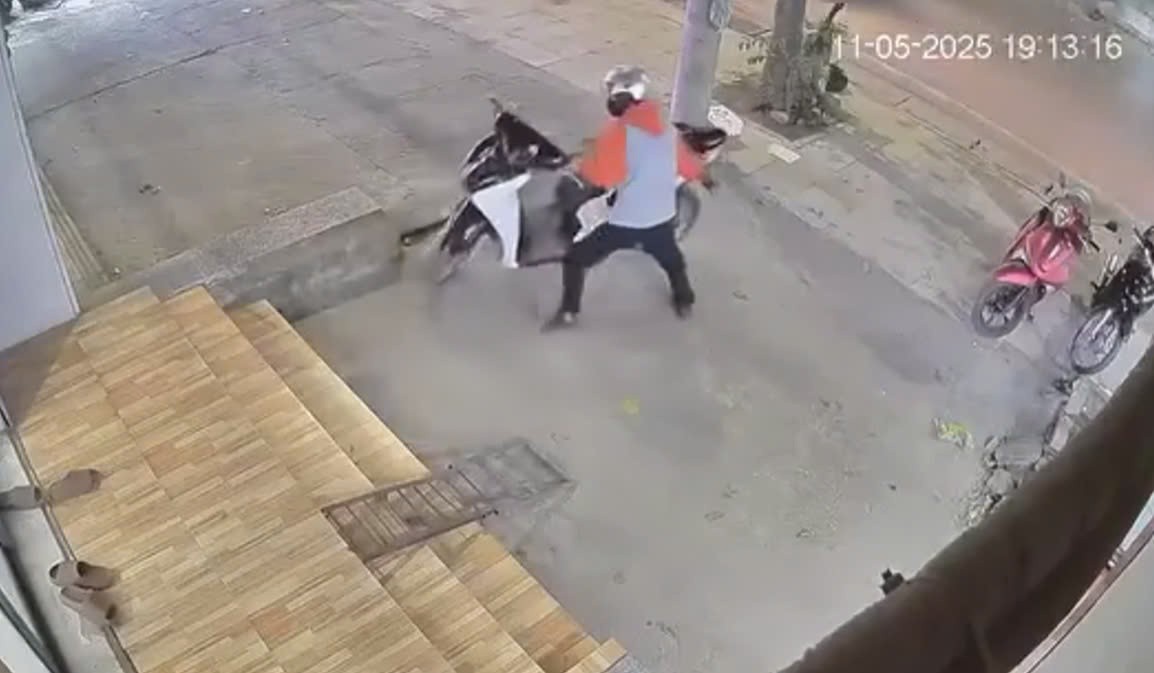 [Clip hot] 15 giây khổ sở của tên trộm xe máy Honda SH trước khi bỏ cuộc