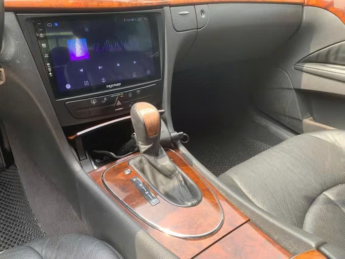 Mercedes-Benz E240 21 tuổi bán giá rẻ ngang Honda SH