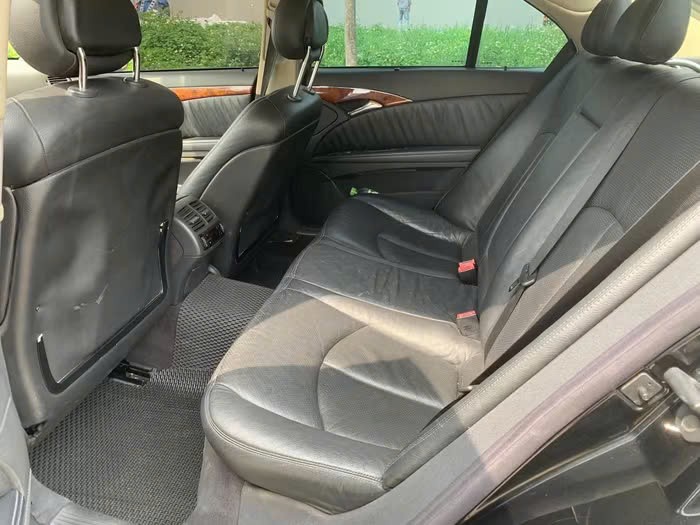 Mercedes-Benz E240 21 tuổi bán giá rẻ ngang Honda SH