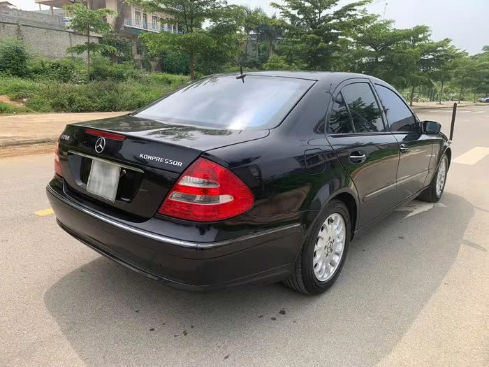 Mercedes-Benz E240 21 tuổi bán giá rẻ ngang Honda SH
