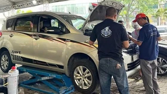 Từ 2026, ô tô đời trước 2017 phải thoả mãn điều kiện gì để không bị cấm tại Hà Nội và TP HCM