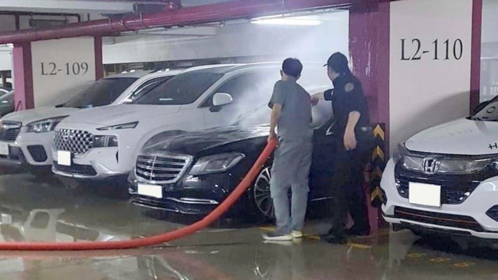 Ca sĩ Duy Mạnh rút đơn kiện sau vụ cháy ô tô, khẳng định không hành động vì tiền
