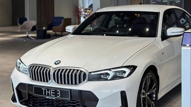 BMW 3-Series 2025 có mặt tại đại lý, giá tăng nhẹ