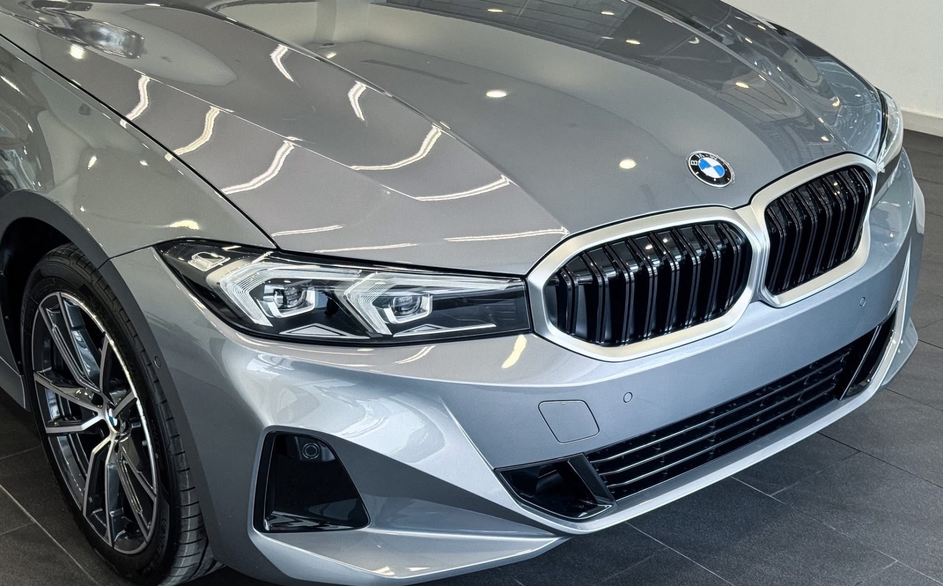 BMW 3-Series 2025 có mặt tại đại lý, giá tăng nhẹ