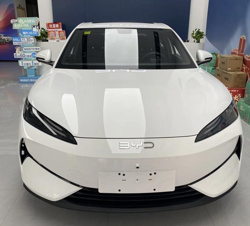 sedan điện giá rẻ BYD e7