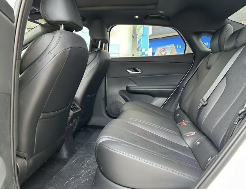 sedan điện giá rẻ BYD e7