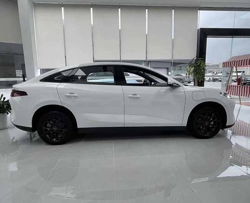 sedan điện giá rẻ BYD e7