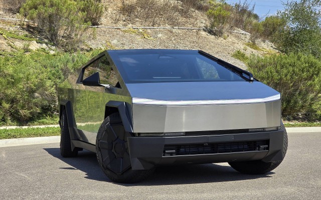 Tesla Cybertruck mất vị trí xe bán tải điện bán chạy nhất vào tay Ford F-150 Lightning