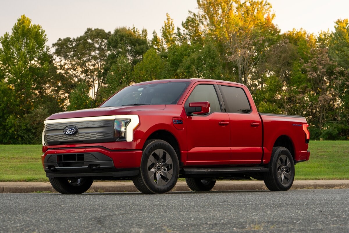 Sự sụt giảm của Tesla Cybertruck đã khiến Ford F-150 Lightning giành lại vị trí số 1