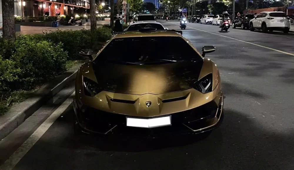 Ngắm cặp siêu phẩm độ xuất hiện tại TP HCM Lamborghini Aventador xuất hiện tại TP HCM