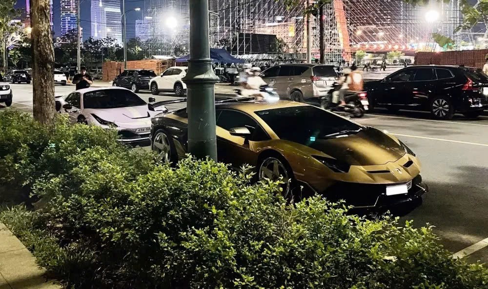 Ngắm cặp siêu phẩm độ xuất hiện tại TP HCM Lamborghini Aventador xuất hiện tại TP HCM