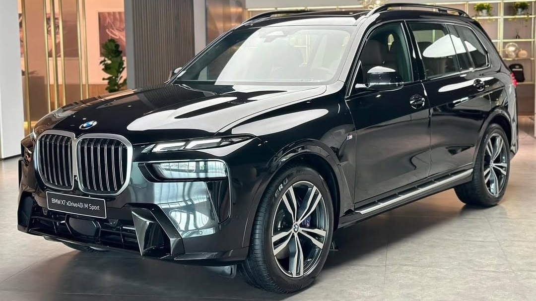 BMW X7 bất ngờ giảm giá cả gần tỷ đồng