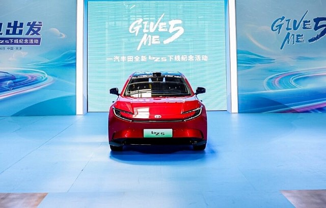 Toyota bZ5 bắt đầu xuất xưởng nhà máy ở Trung Quốc, giá khởi điểm 467 triệu đồng
