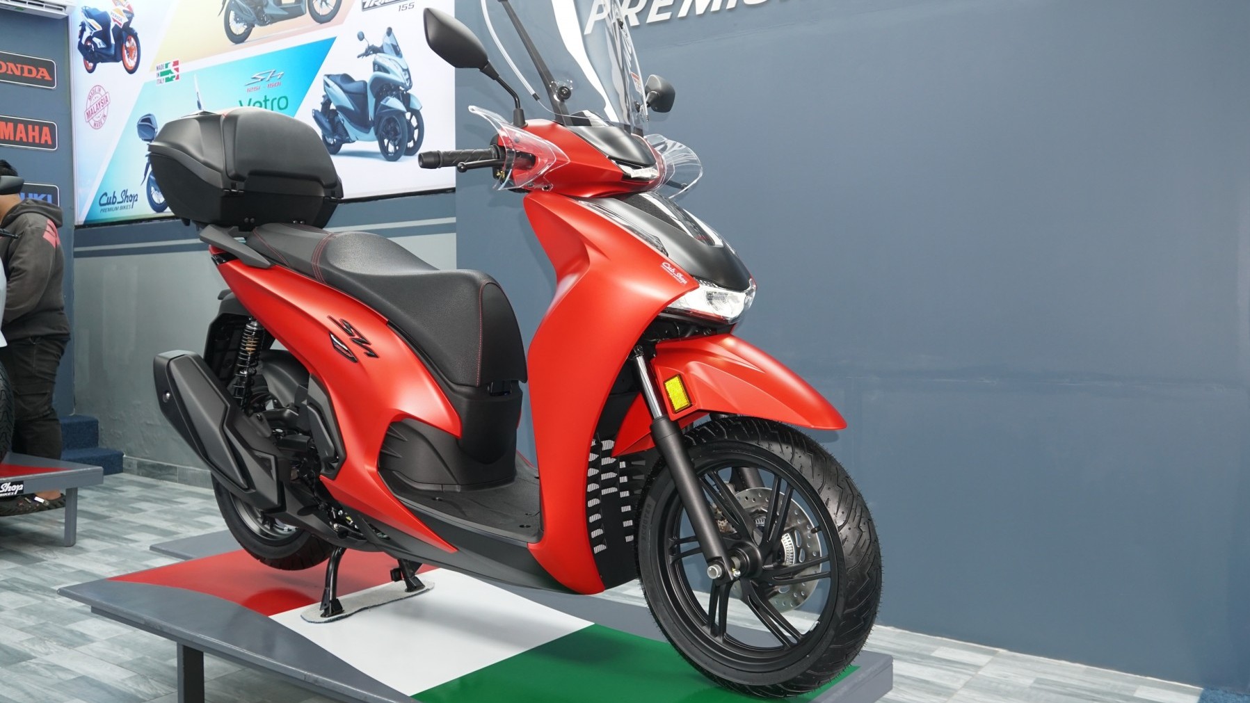 Honda SH 350i 2025 nhập Ý về nước, có khác biệt so với bản Việt?