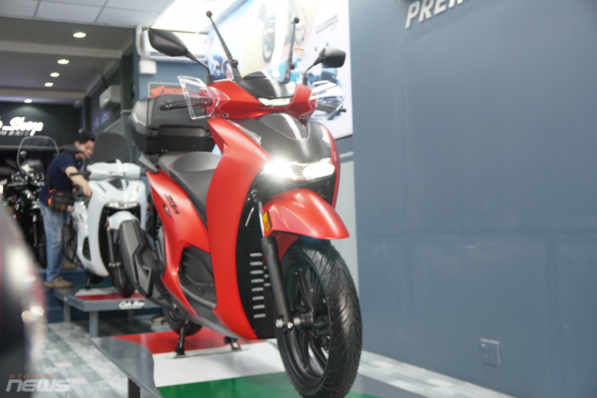 Honda SH 350i 2025 nhập Ý về nước, có khác biệt so với bản Việt?