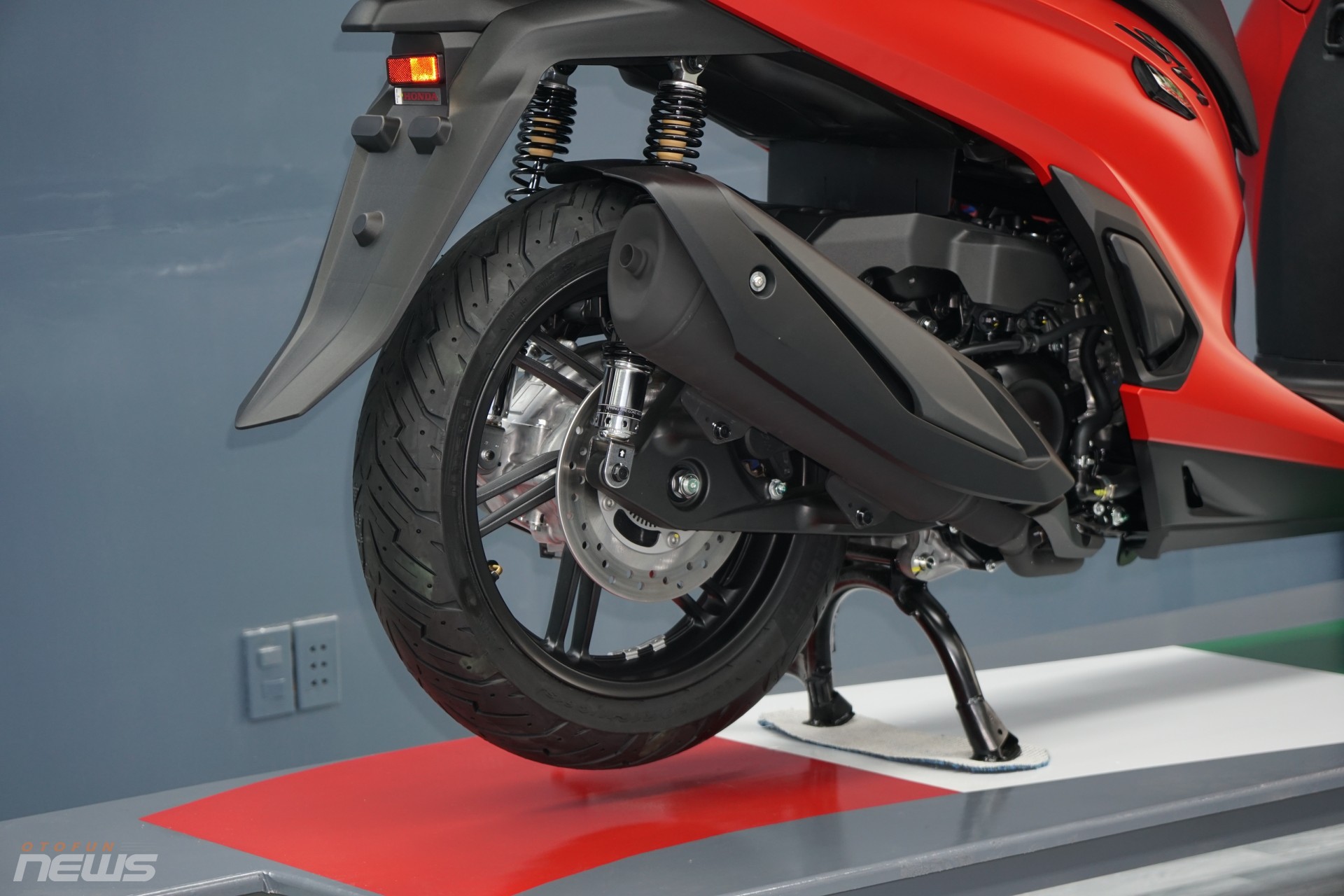 Honda SH 350i 2025 nhập Ý về nước, có khác biệt so với bản Việt?