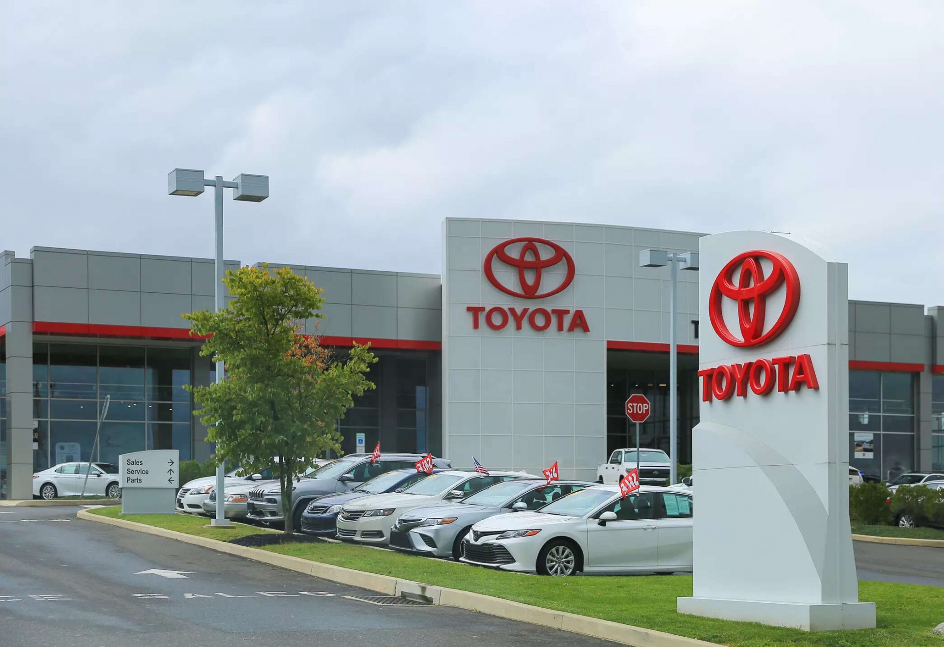 Toyota thiệt hại hàng tỷ USD vì đồng yên tăng giá và thuế nhập khẩu Mỹ