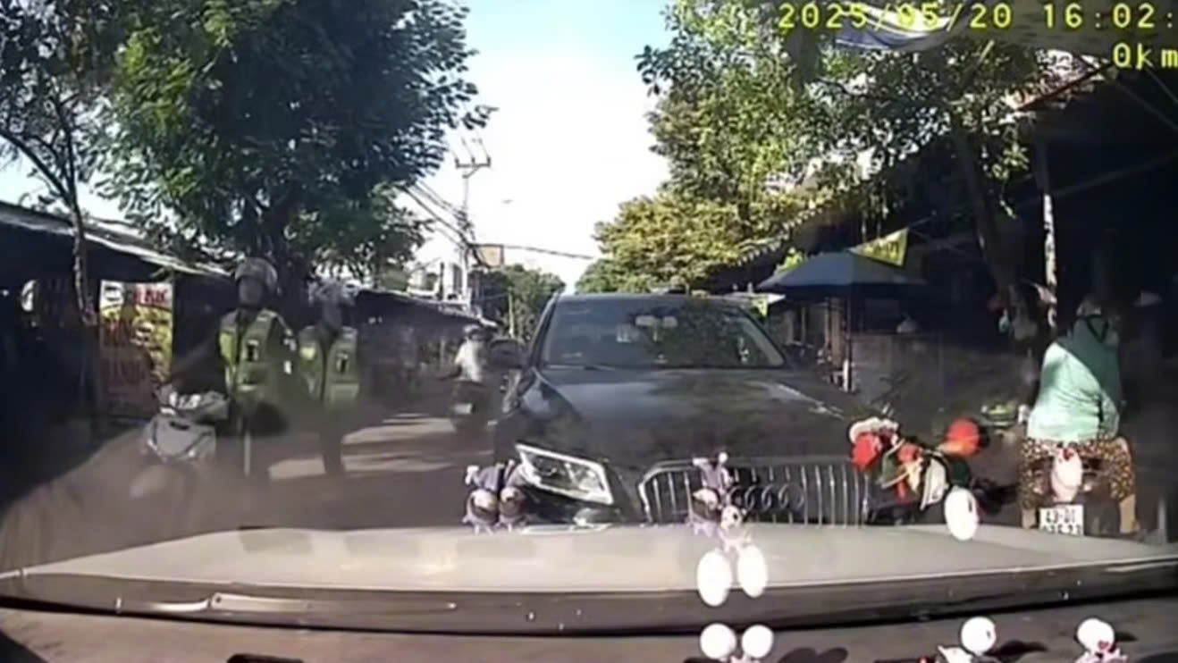 Cái kết mãn nhãn của ô tô đi ngược chiều Cái kết mãn nhãn của ô tô đi ngược chiều