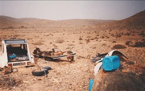 Người đàn ông biến ô tô thành xe máy để thoát khỏi cái chết giữa sa mạc Người đàn ông biến ô tô thành xe máy để thoát khỏi cái chết giữa sa mạc