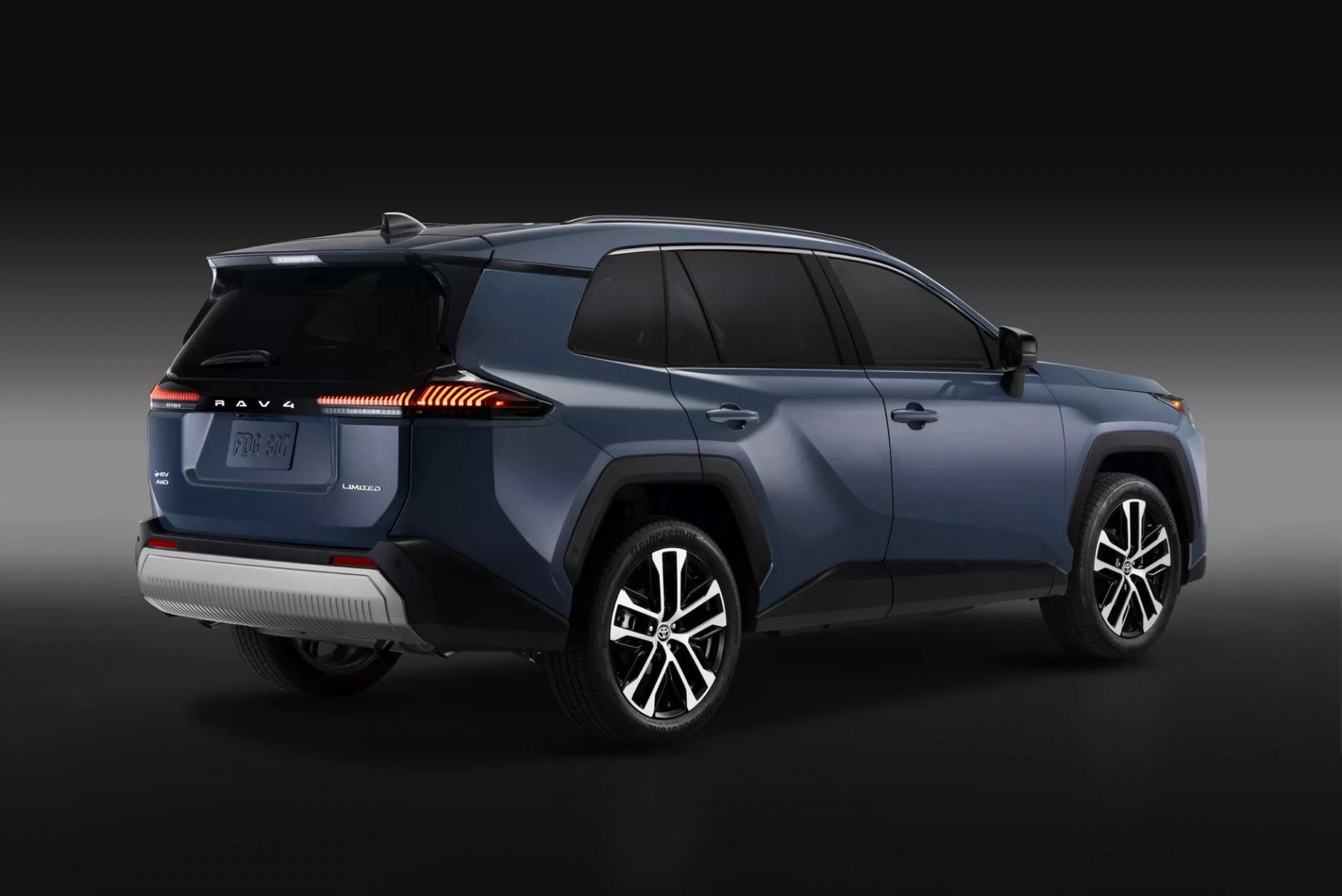Toyota RAV4 2026 có thêm bản GR Sport, chuyển sang động cơ hybrid
