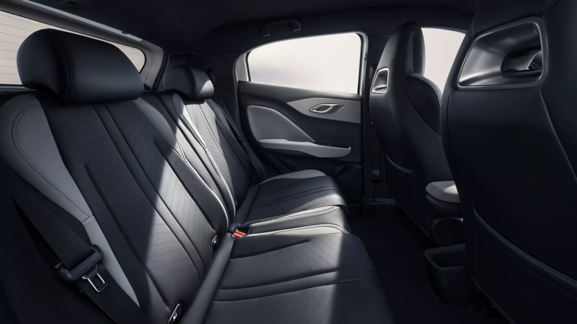 Xe điện rẻ nhất của BYD tiến vào châu Âu, lấy tên gọi mới là Dolphin Surf và có cấu hình cao hơn