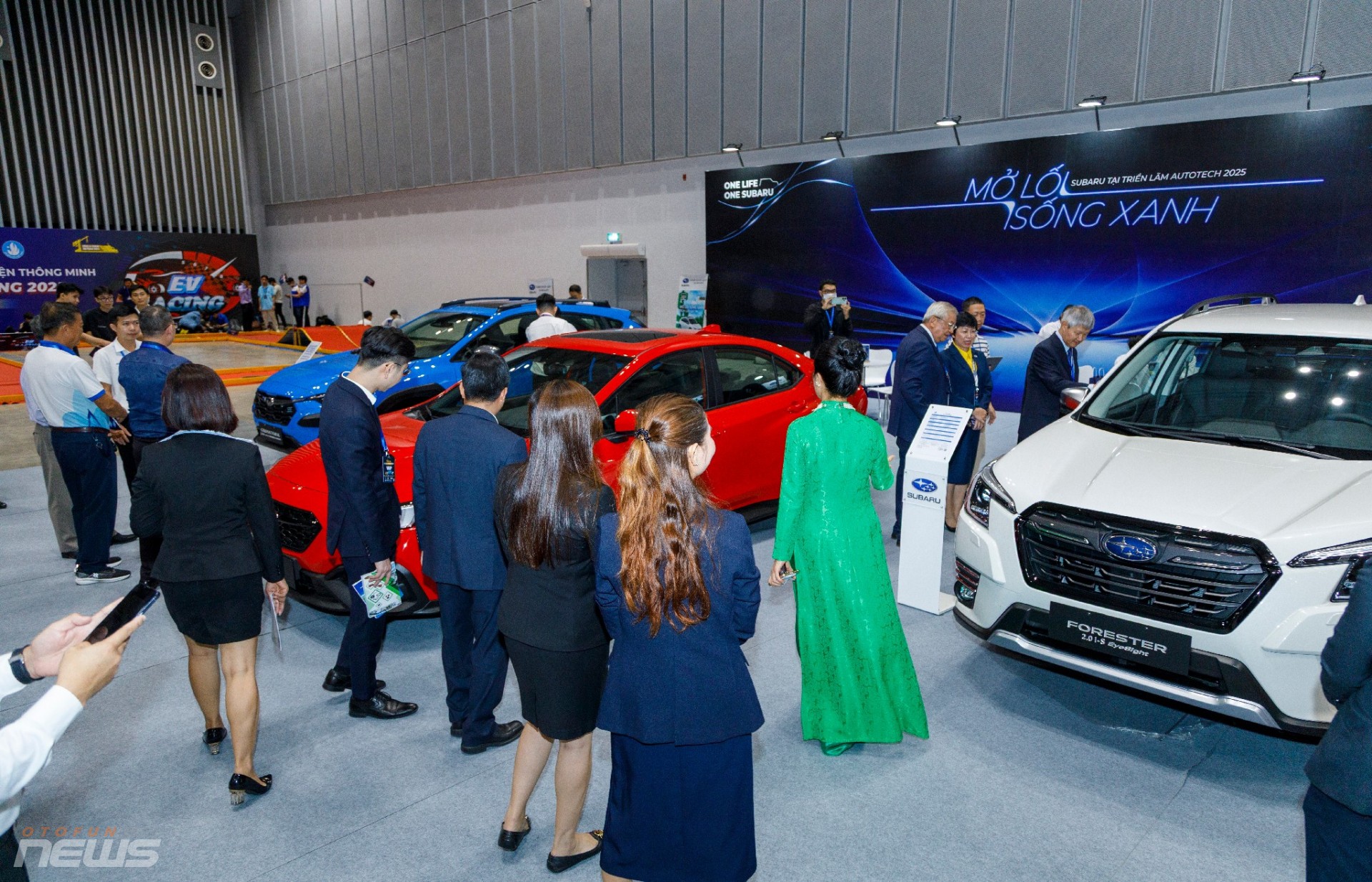 Khu vực trưng bày xe điện và xe hơi công nghệ cao tại Autotech 2025. Các thương hiệu Subaru, VEAM, và các hãng linh kiện trưng bày những sản phẩm mới nhất. Khu vực trưng bày xe điện và xe hơi công nghệ cao tại Autotech 2025. Các thương hiệu Subaru, VEAM, và các hãng linh kiện trưng bày những sản phẩm mới nhất.