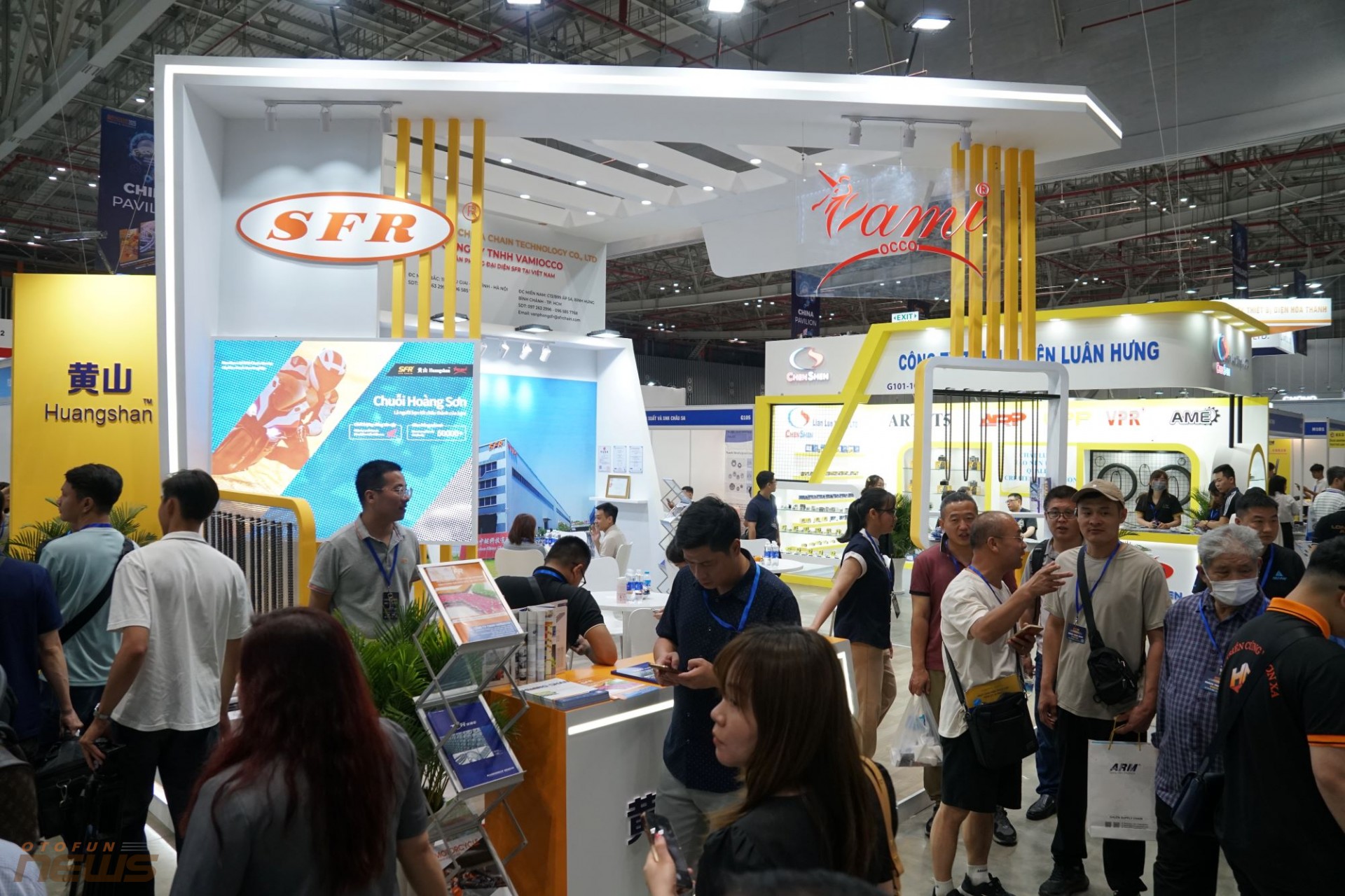 Autotech & Accessories 2025 và Cons & Trans 2025 mang đến một không gian kết nối mạnh mẽ, toàn diện cho các doanh nghiệp trong và ngoài nước với tổng quy mô 15.000m2, quy tụ gần 500 gian hàng của khoảng 400 doanh nghiệp. Autotech & Accessories 2025 và Cons & Trans 2025 mang đến một không gian kết nối mạnh mẽ, toàn diện cho các doanh nghiệp trong và ngoài nước với tổng quy mô 15.000m2, quy tụ gần 500 gian hàng của khoảng 400 doanh nghiệp.