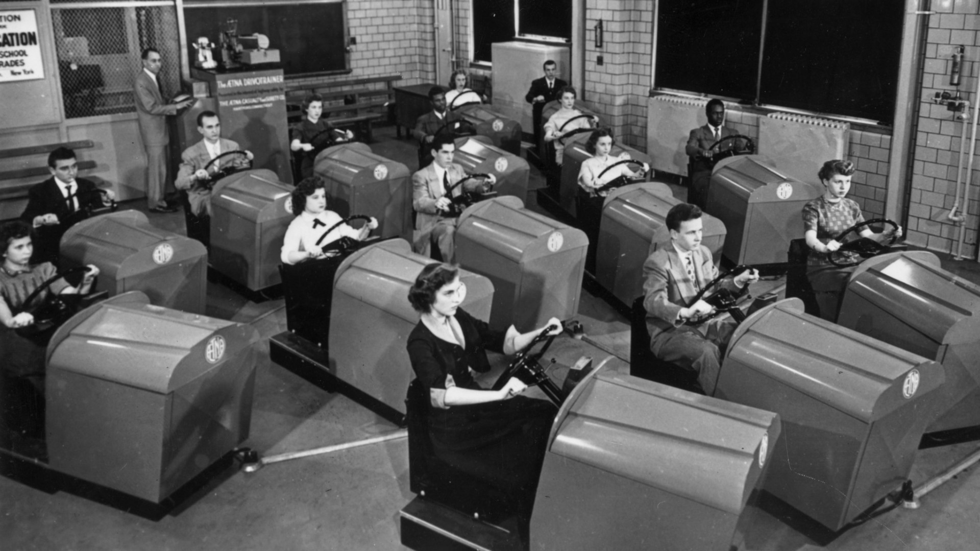 Cách đây 70 năm, hệ thống mô phỏng này là phương pháp giảng dạy lái xe an toàn trong lớp học