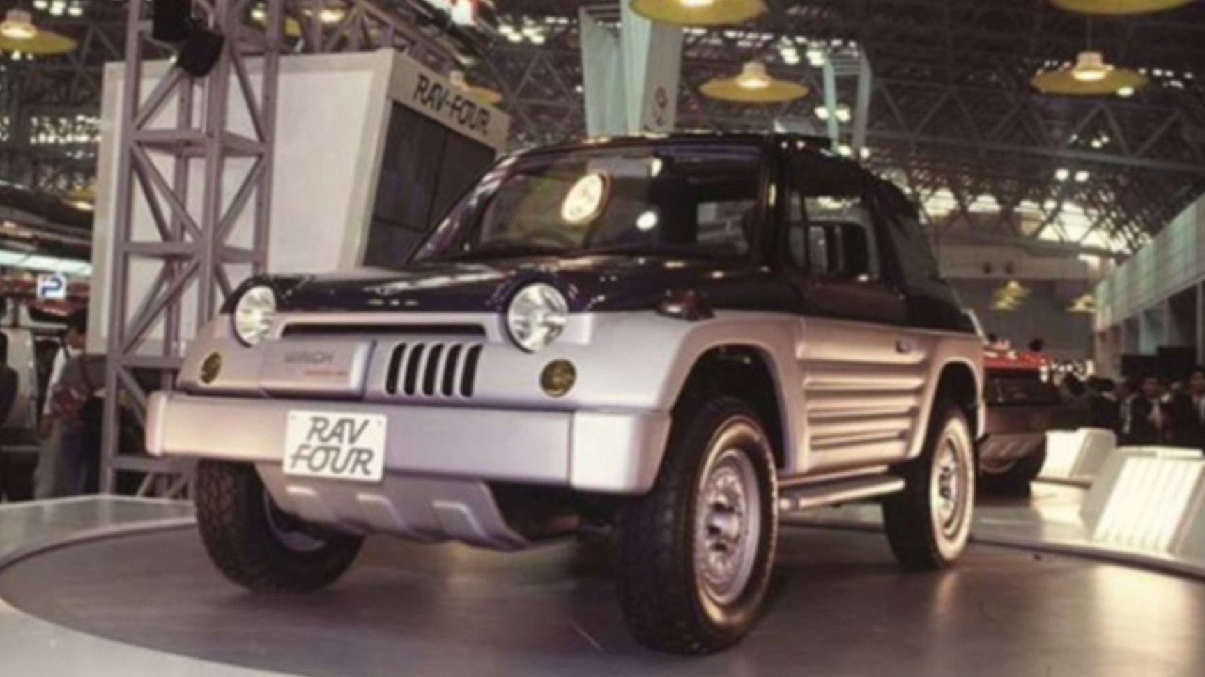 Nhìn lại Toyota RAV-FOUR - Mẫu xe concept được xem là "ông tổ" của RAV4 hiện đại