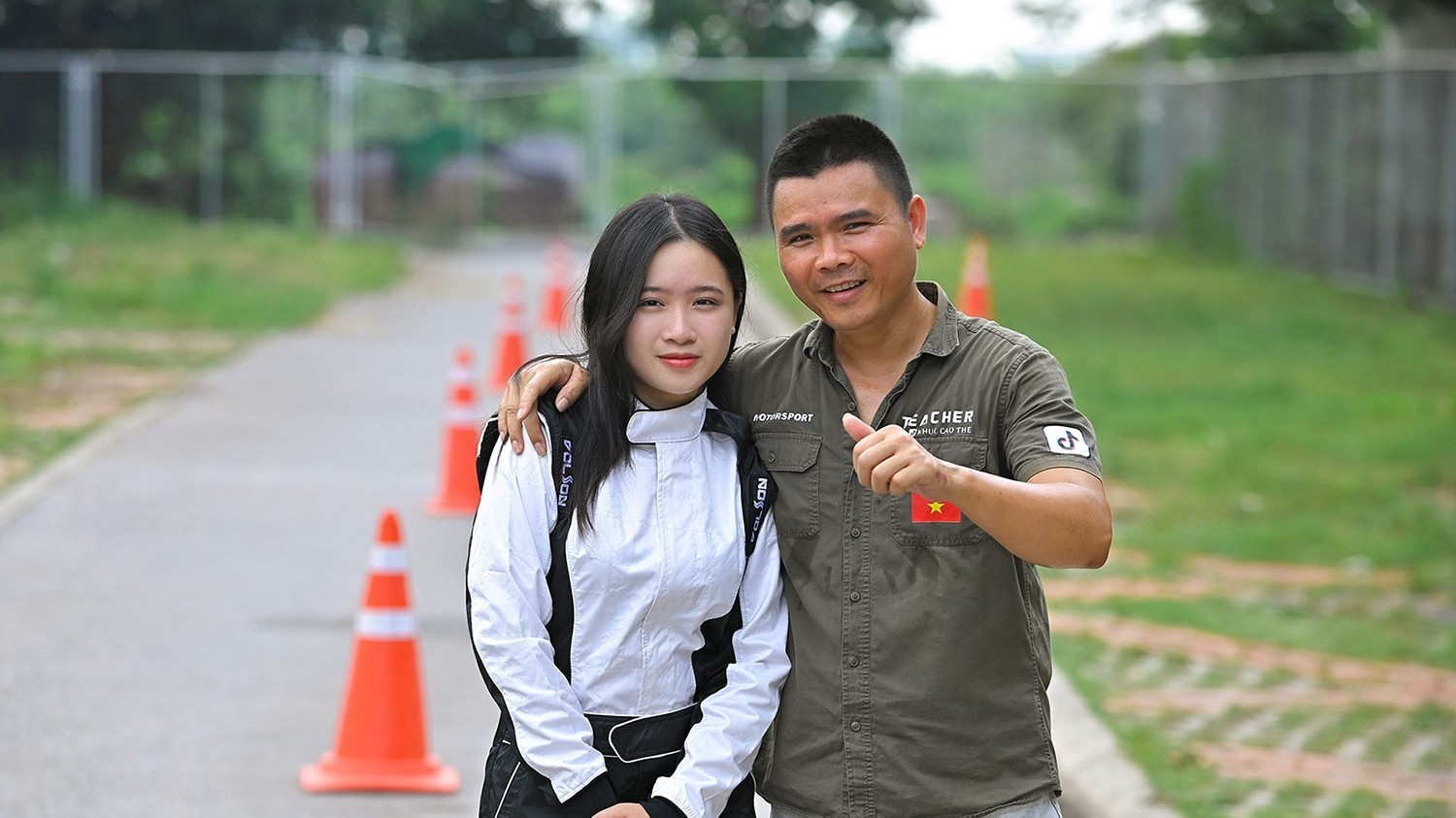 Cha và con gái lái xe hơn 1.500 km từ Hà Nội vào Bình Dương đua PVOIL VGC 2025