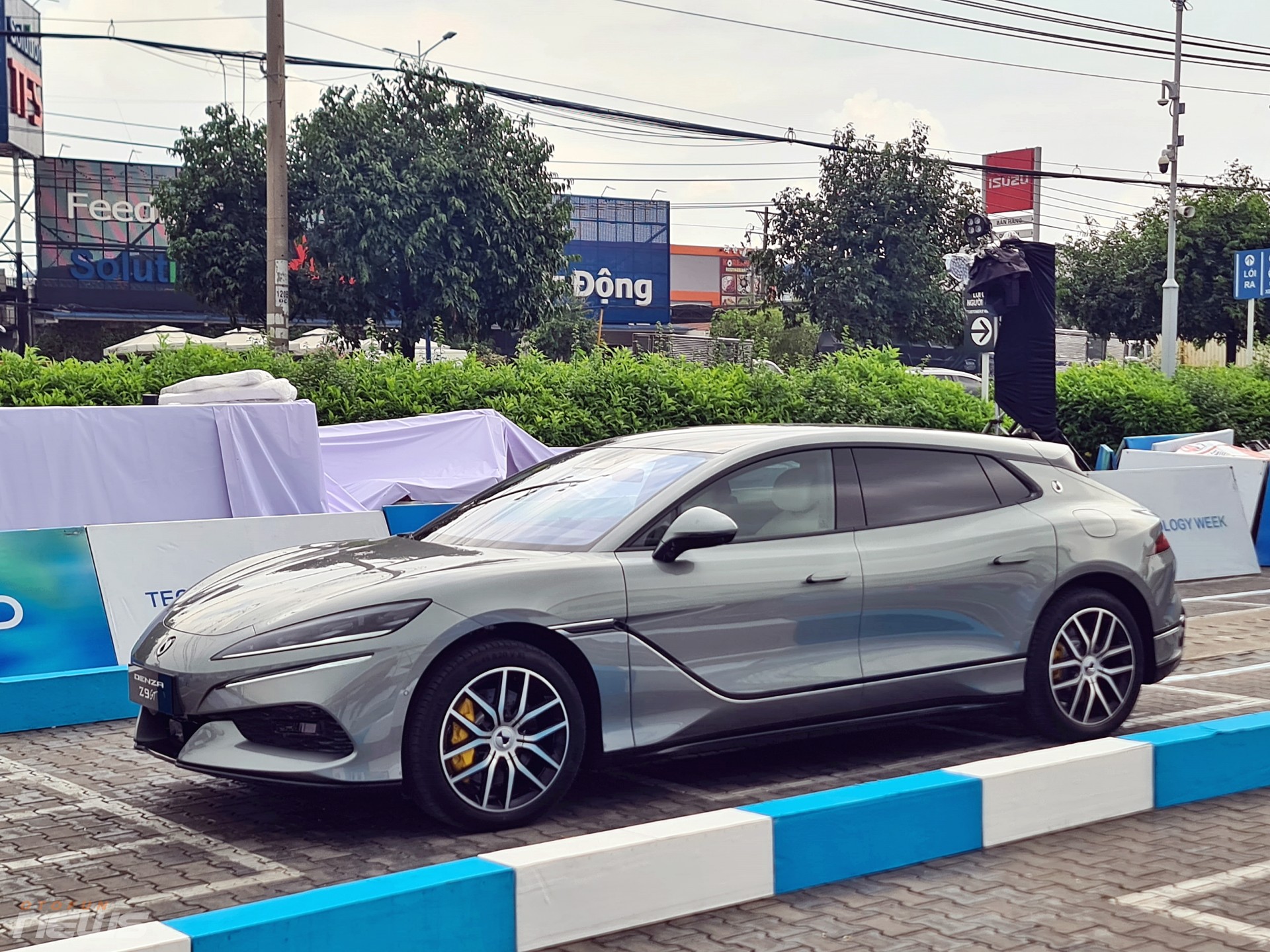Denzda Z9 GT xe điện có thể xoay tại chỗ, đi ngang như cua xuất hiện tại Việt Nam