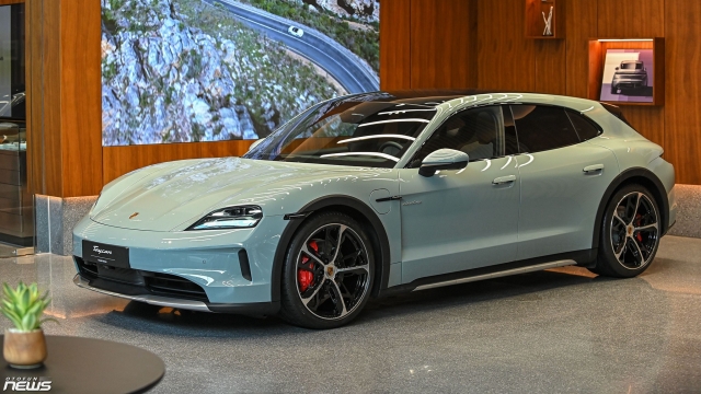 Chi tiết Porsche Taycan 4S Cross Turismo 2025 giá hơn 7 tỷ đồng