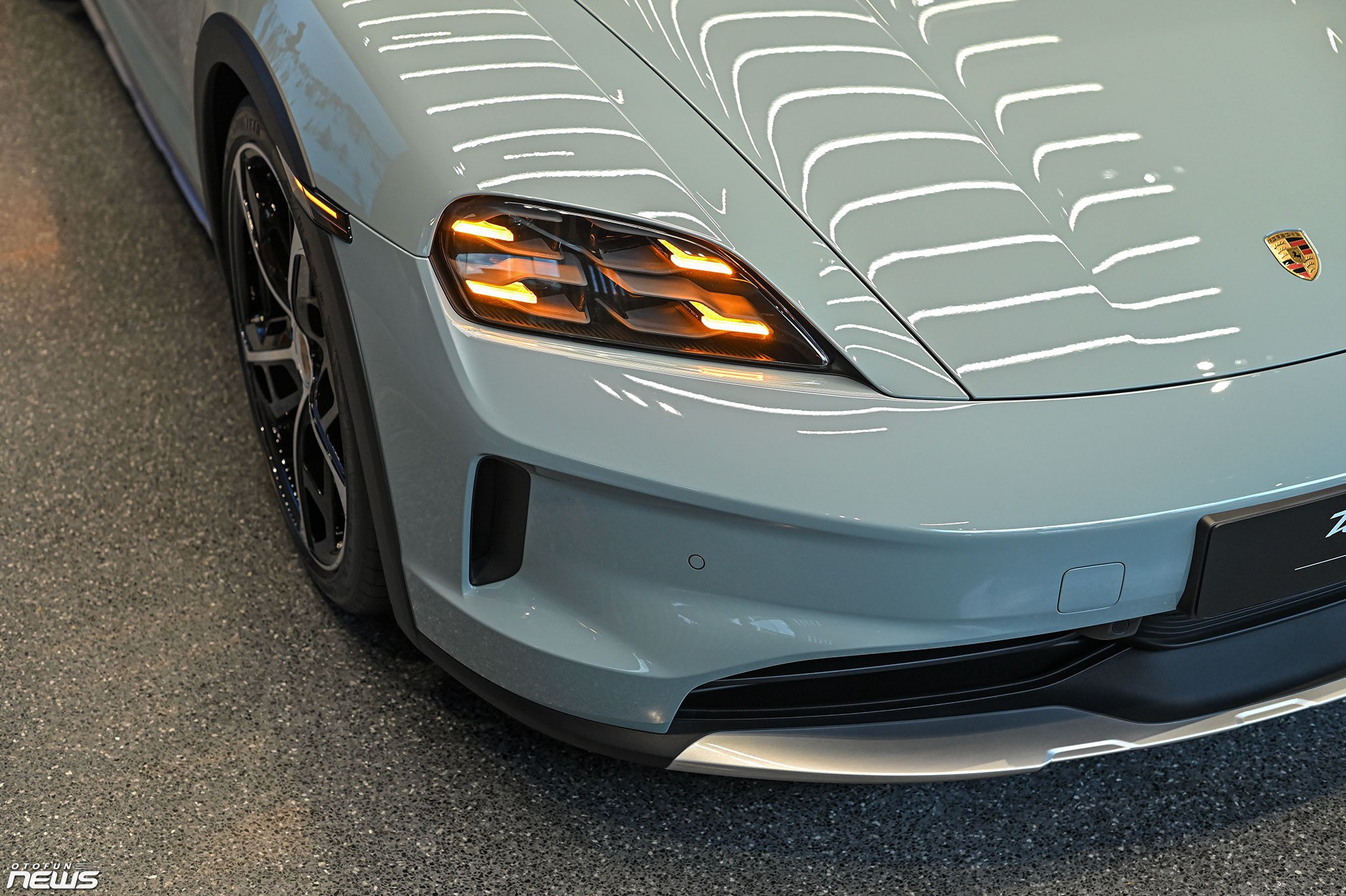 Chi tiết Porsche Taycan 4S Cross Turismo 2025 giá hơn 7 tỷ đồng