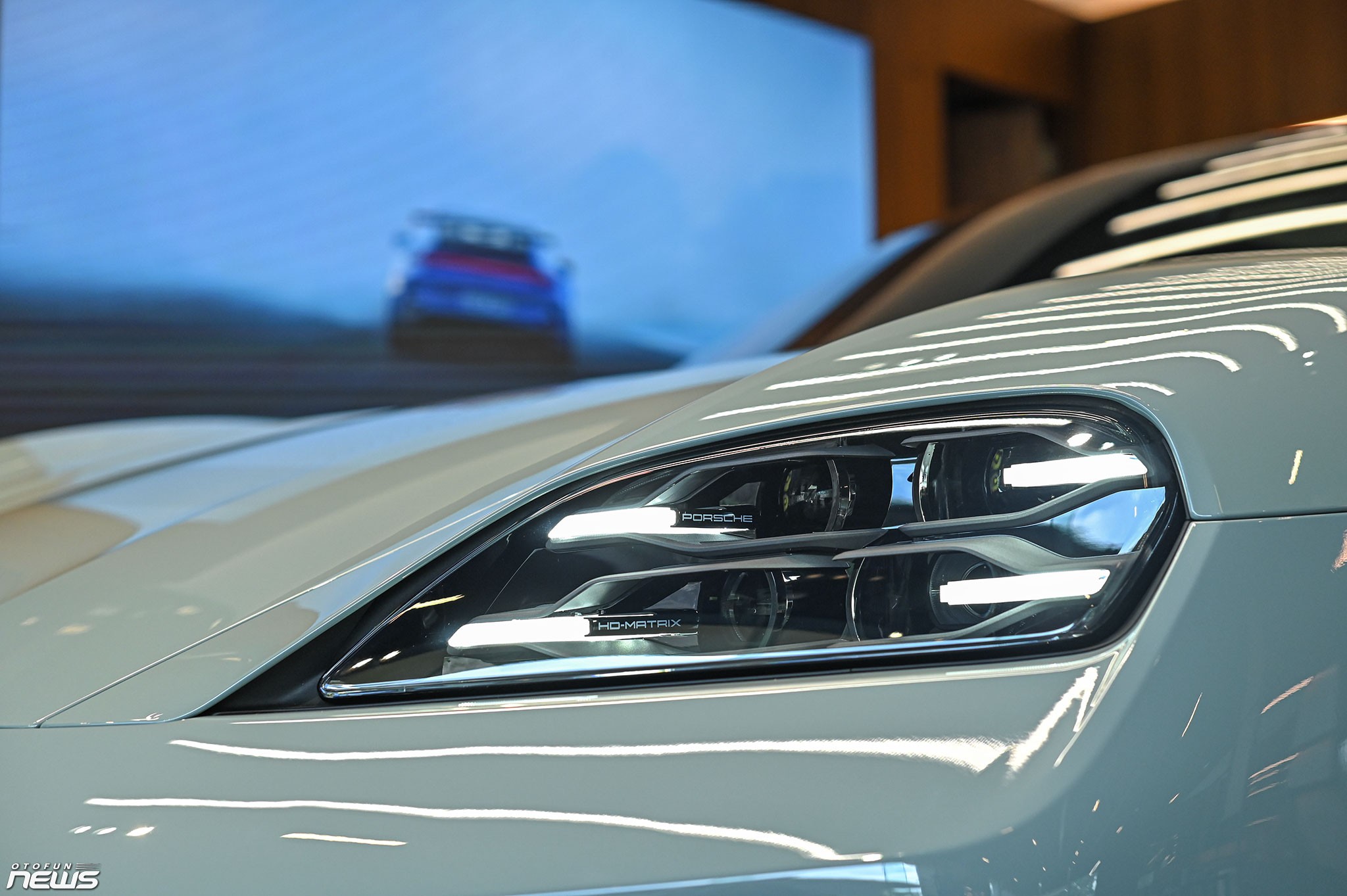 Chi tiết Porsche Taycan 4S Cross Turismo 2025 giá hơn 7 tỷ đồng