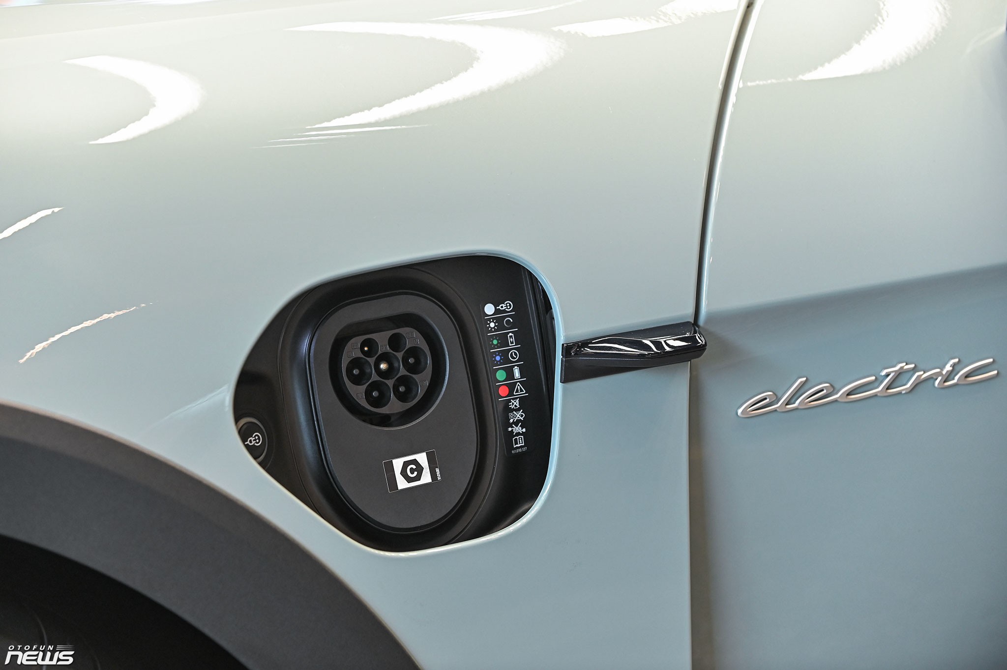 Porsche Taycan Cross